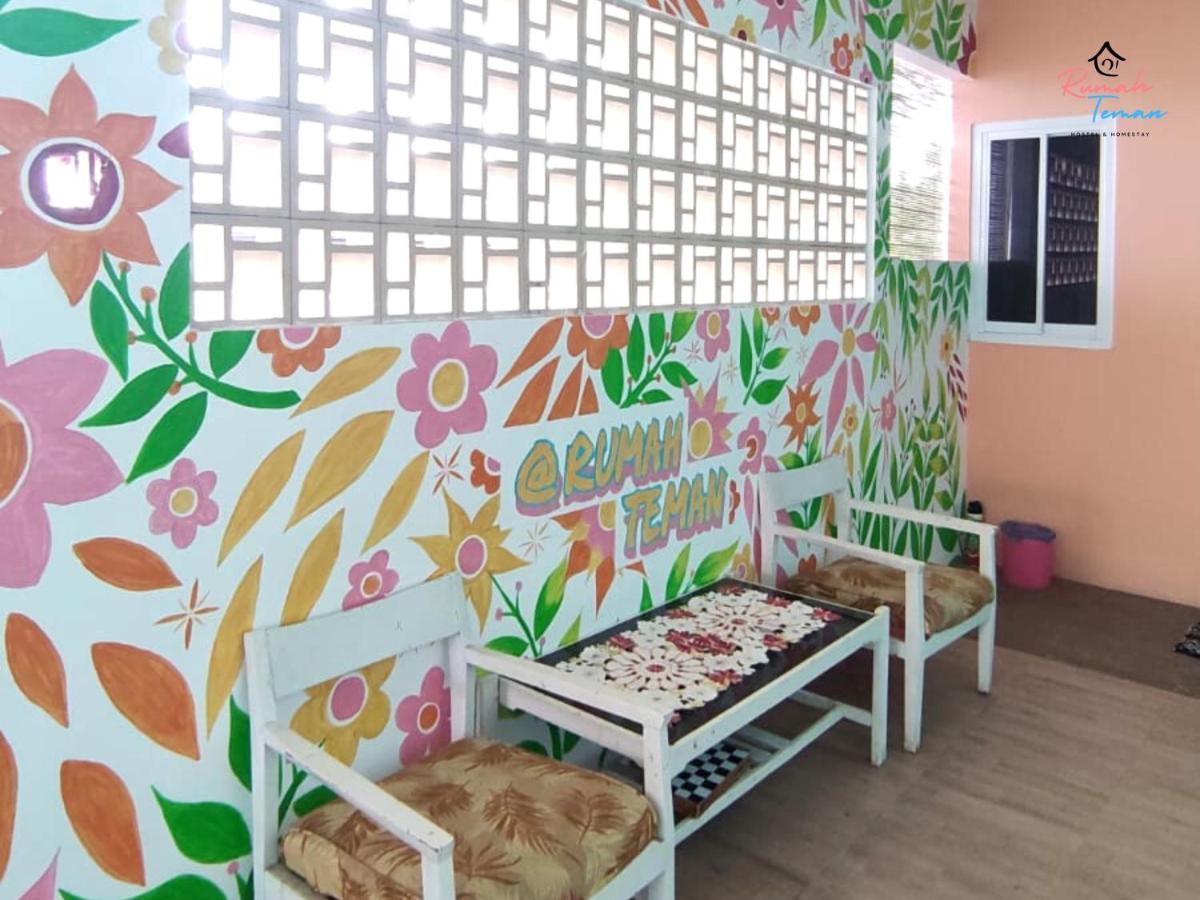 Rumah Teman Hostel Семаранг Экстерьер фото